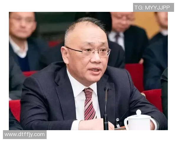 上海篮球队团队协作能力提升显著创新高排名引发关注与期待